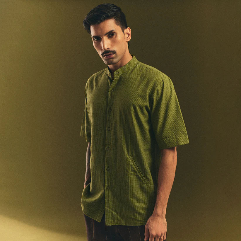 10 Stylish Ways to Wear Mens Half Sleeve Shirts with Jeans & Trousers  – Prashasya