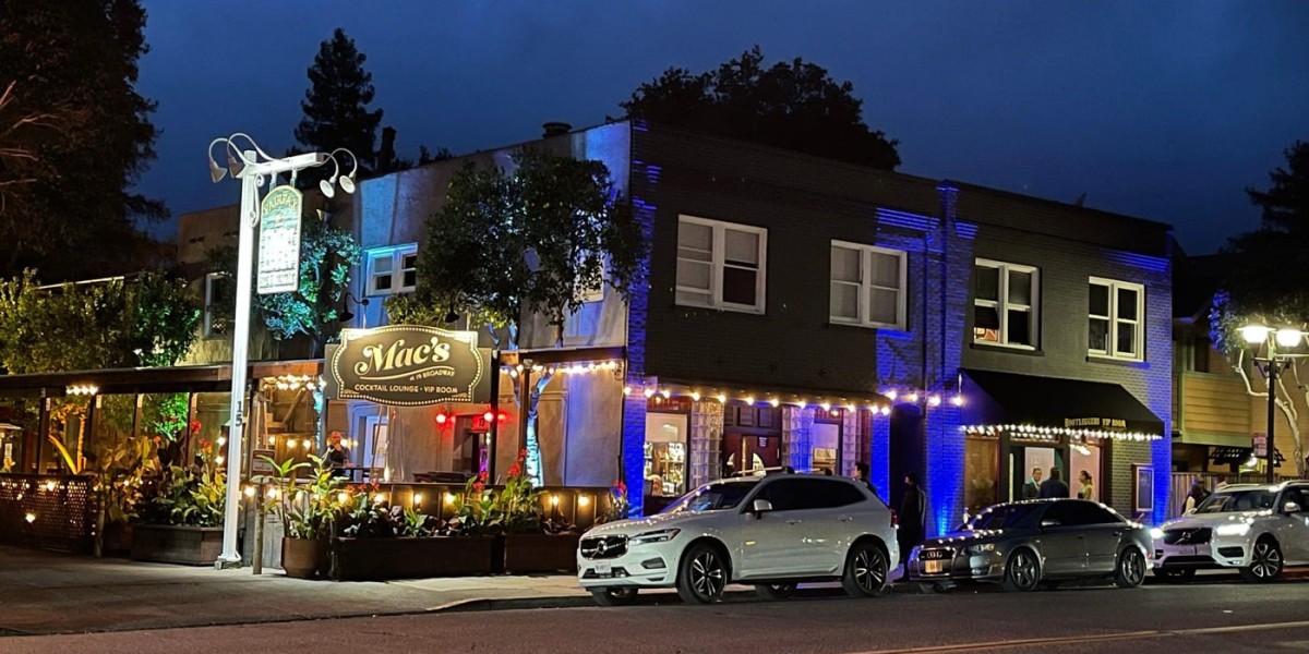 The Allure of the Hidden Exploring the Timeless Charm of a Speakeasy Bar