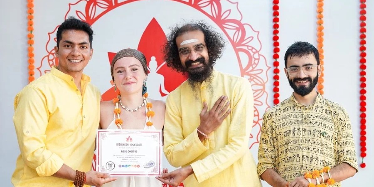 Formazione Insegnanti Yoga: Un Percorso di Crescita Personale e Professionale