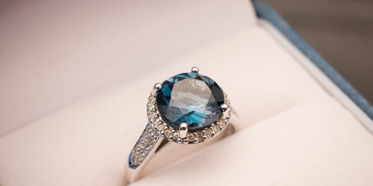 Beautiful Trends in Modern Engagement Rings This Year